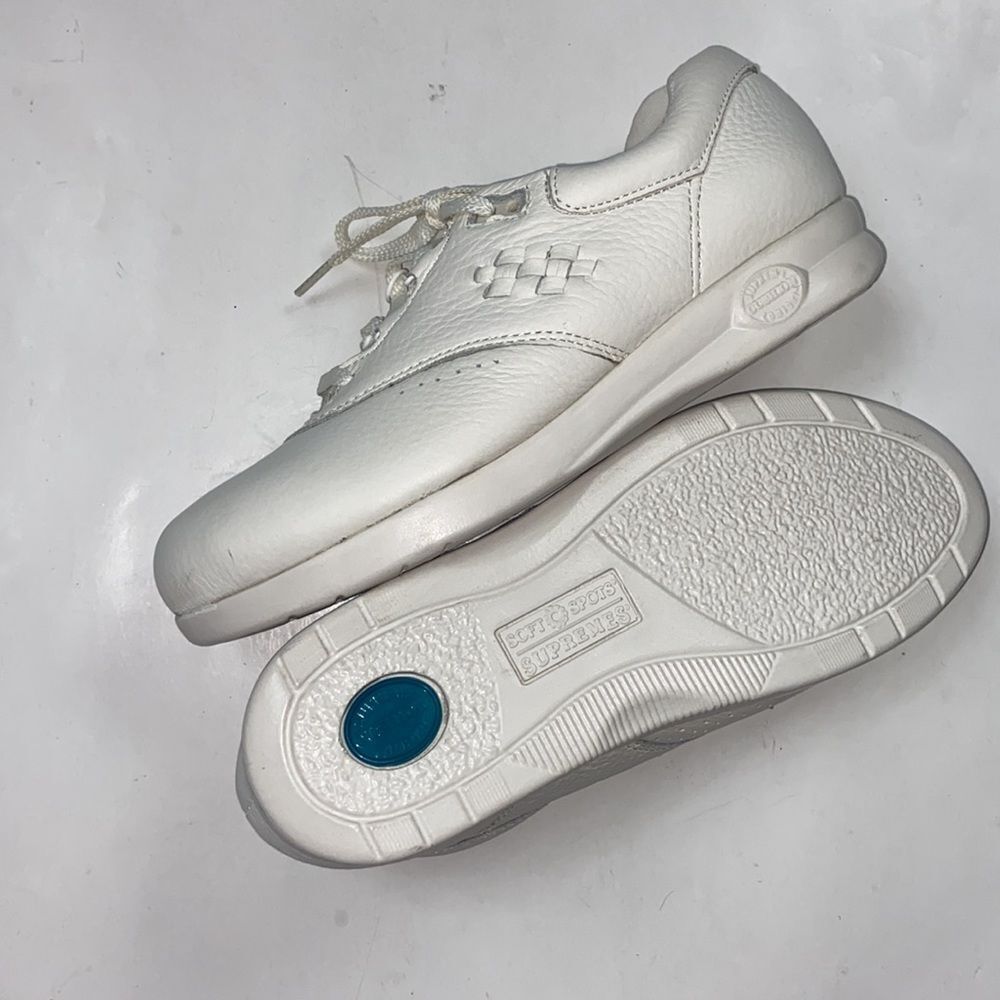 Soft Sports Supremes Leather Upper Women Shoes Size 9W
